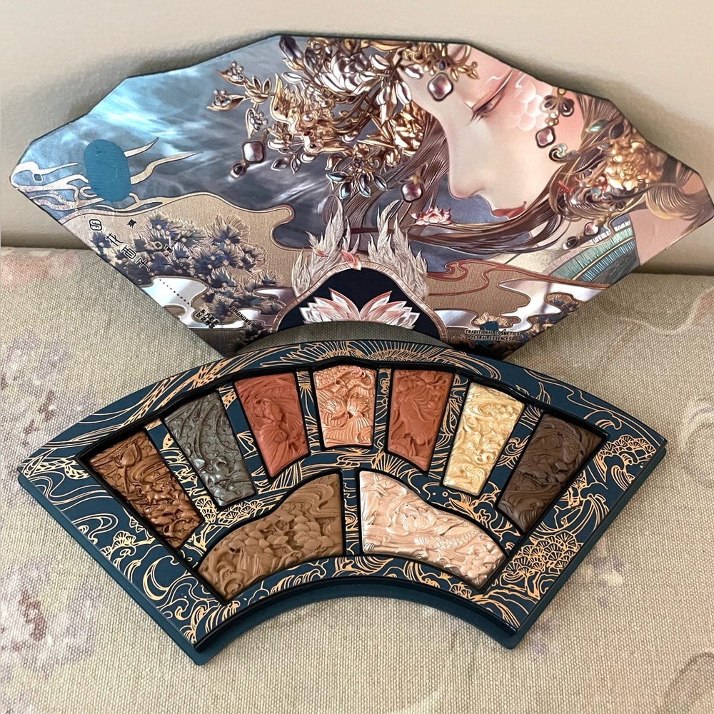 FLORASIS🌸Makeup Palette engraved